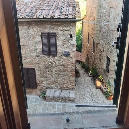 Nel Borgo San Lorenzo a Merse